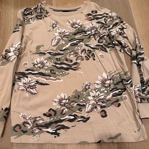 Nike Women's Camo The Force Is Female Long Sleeve T-Shirt Size M